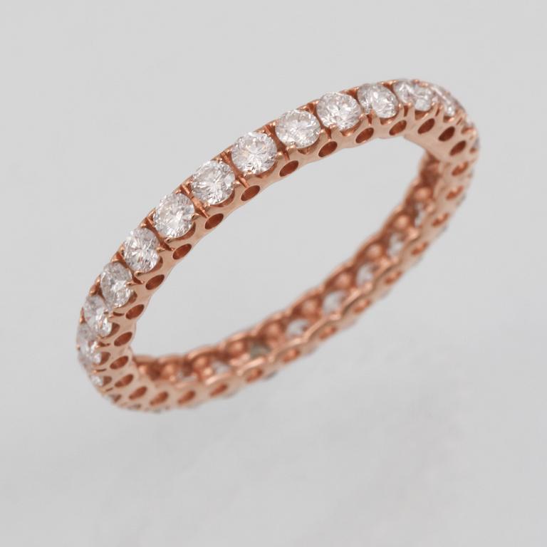 RING, 18K guld med briljantslipade diamanter 1.05 ct. Vikt 1,3 gram.