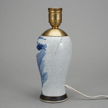 BORDSLAMPA, stengods. Kina, 1800-tal.