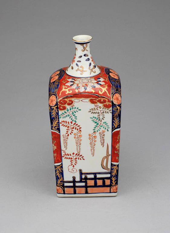 FLASKA, porslin, Kina/Japan, tidigt 1900-tal.