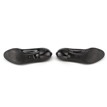 PRADA, ett par pumps. Storlek 37,5.