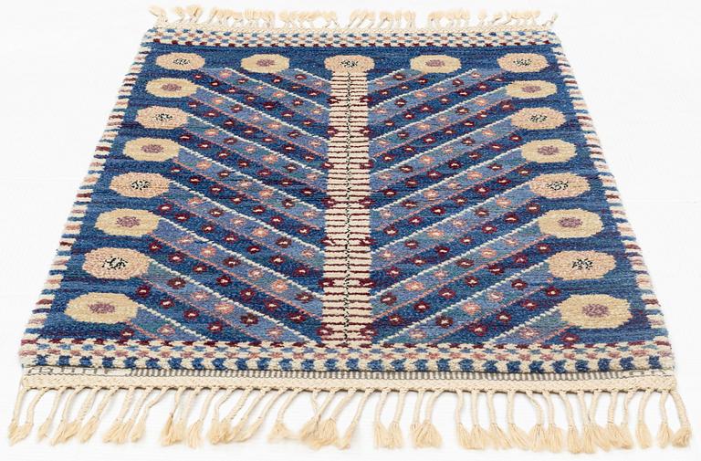 Marianne Richter, matta, "Blå trädet", flossa, ca 117,5 x 85 cm, signerad AB MMF MR.