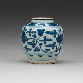 KRUKA, porslin. Mingdynastin, 1600-tal.