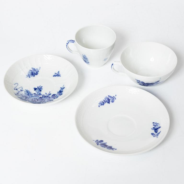 Te- och kaffeservis, 33 delar, porslin. "Blå blomst", Royal Copenhagen, Danmark.