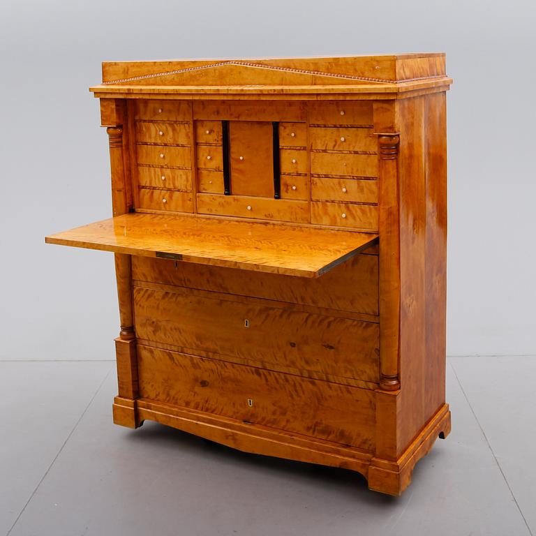 CHIFFONJÉ, 1800-talets mitt.