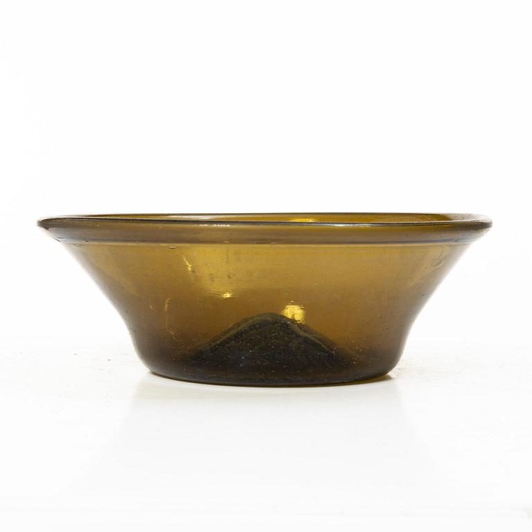 A large glass bowl and two large jars, 19th century.