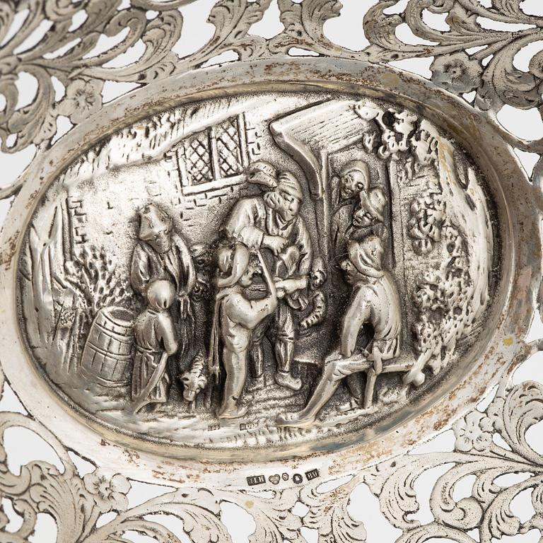 Korgar två st och sked silver, saltkar med silvermontering, 1900-tal.
