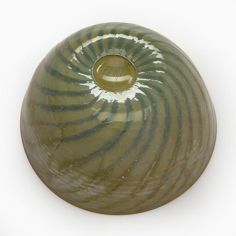 Oiva Toikka, Bowl, Pro Arte series. Signed Oiva Toikka Nuutajärvi Notsjö, 92/100, Stockmann 125.