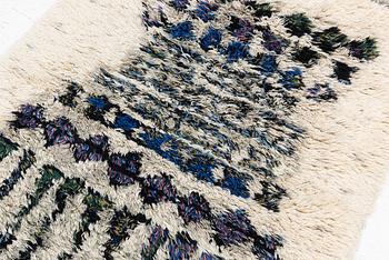 Leena-kaisa Halme, a Finnish 'Kuura' (Frost) long pile rya rug for Neoviu, c. 153 x 105 cm.