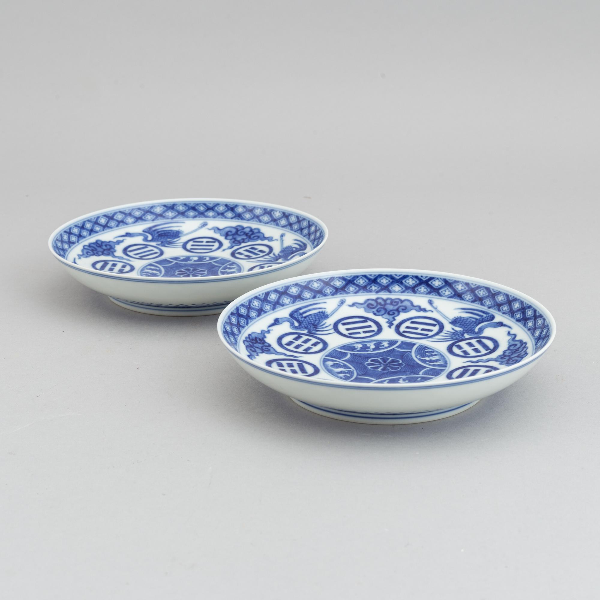 A pair of blue and white dishes, China, 20th Century.