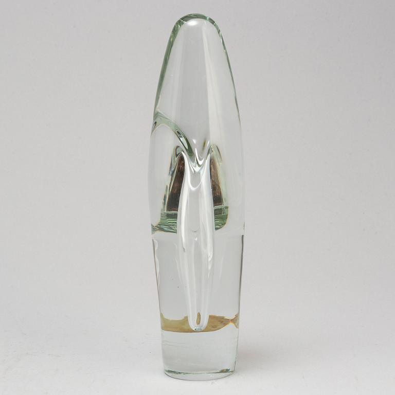 WIKTOR BERNDT, a glass vase from Flygsfors, 1959.