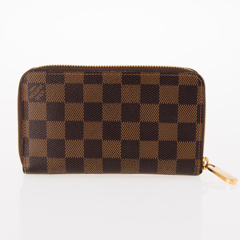 LOUIS VUITTON Damier Ebene Zippy Wallet.