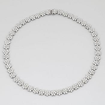 COLLIER med briljantslipade diamanter, totalt 29.90ct. Kvalitet G/VS-SI.