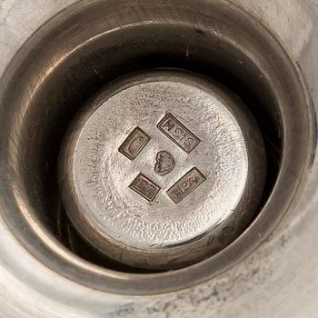 Bertel Gardberg, kynttilänjalkapari, hopeaa, "Birgitta", malli 22908, Hopeatehdas oy, Helsinki 1957.