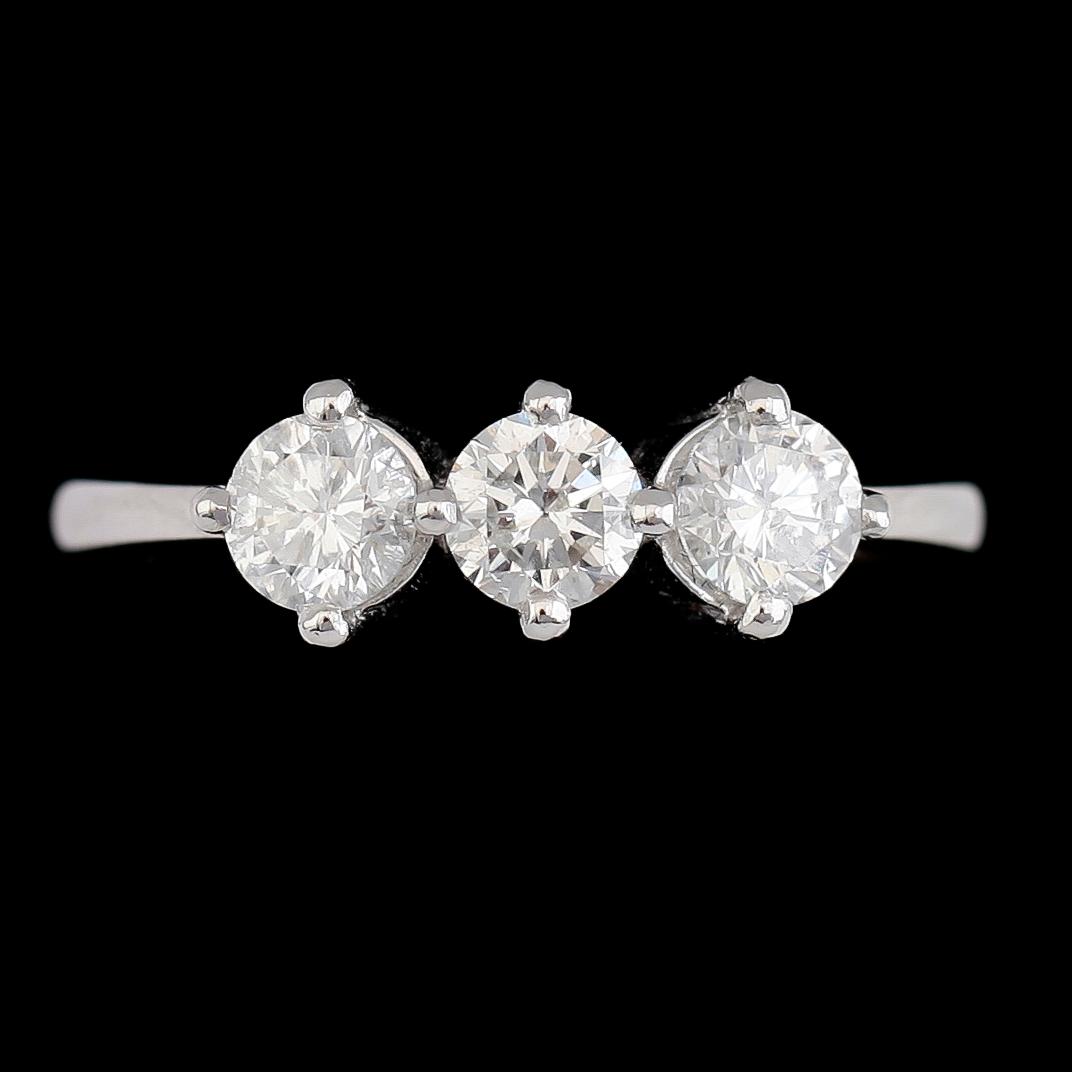 RING, 18K vitguld, briljantslipade diamanter tot ca 1.22 ct. Vikt ca 5 g.