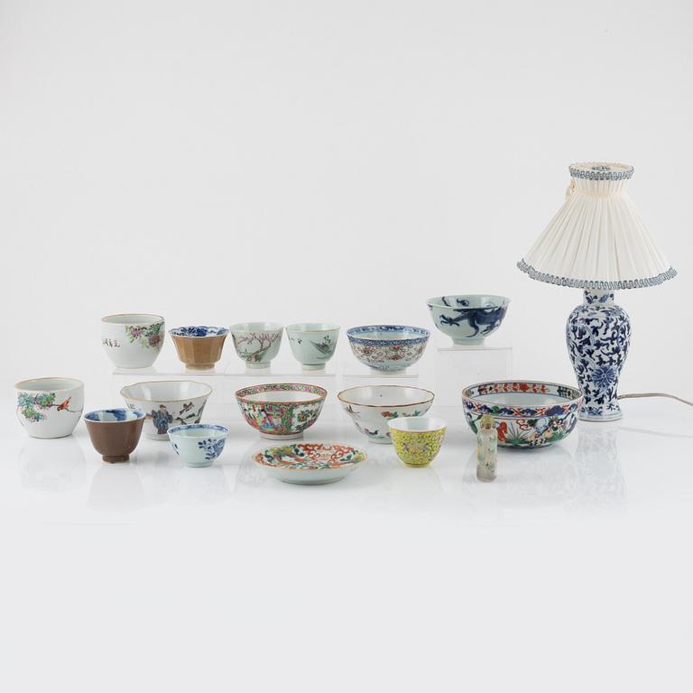 17 porcelain pieces, China and Japan, 18th-20th century.
