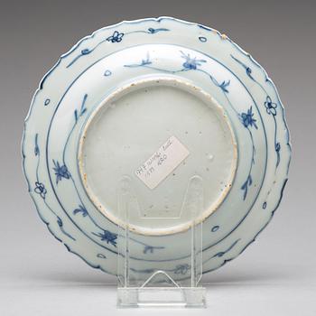 A blue and white dish, Tianqi/Chongzhen, 17th Century.