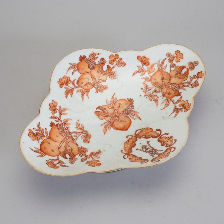 TAZZA / SKÅL PÅ FOT, porslin, Kina, 1800-talets slut.