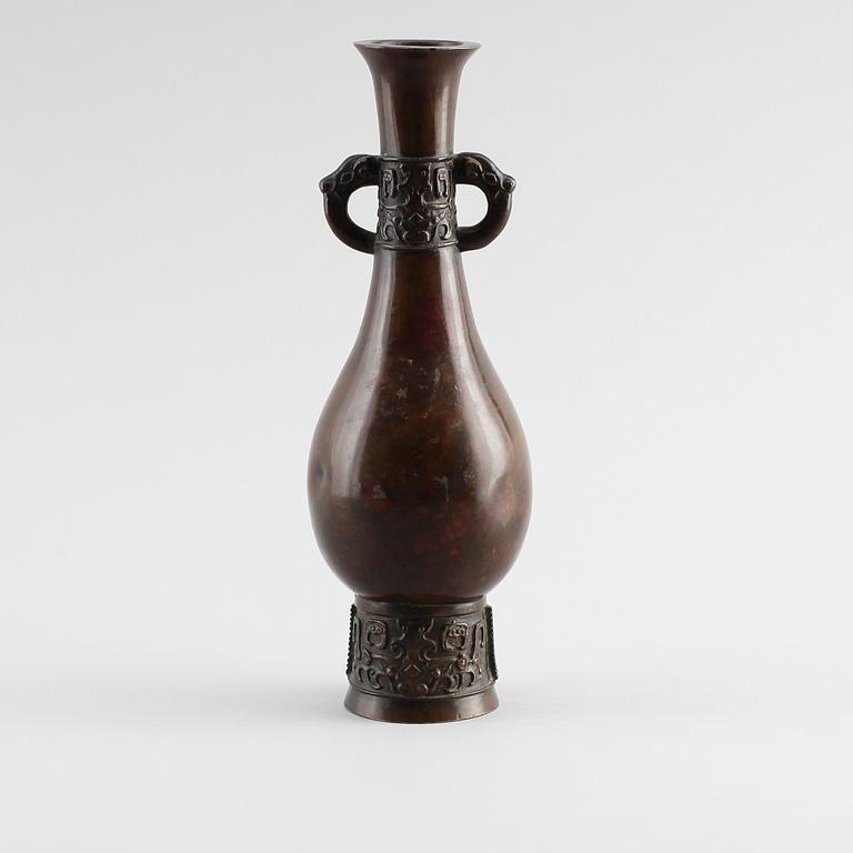 VAS, brons, Japan, 1900-talets första hälft.