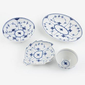 Mat- och kaffeservis, 76 delar, porslin, "Musselmalet", Royal Copenhagen, Danmark.