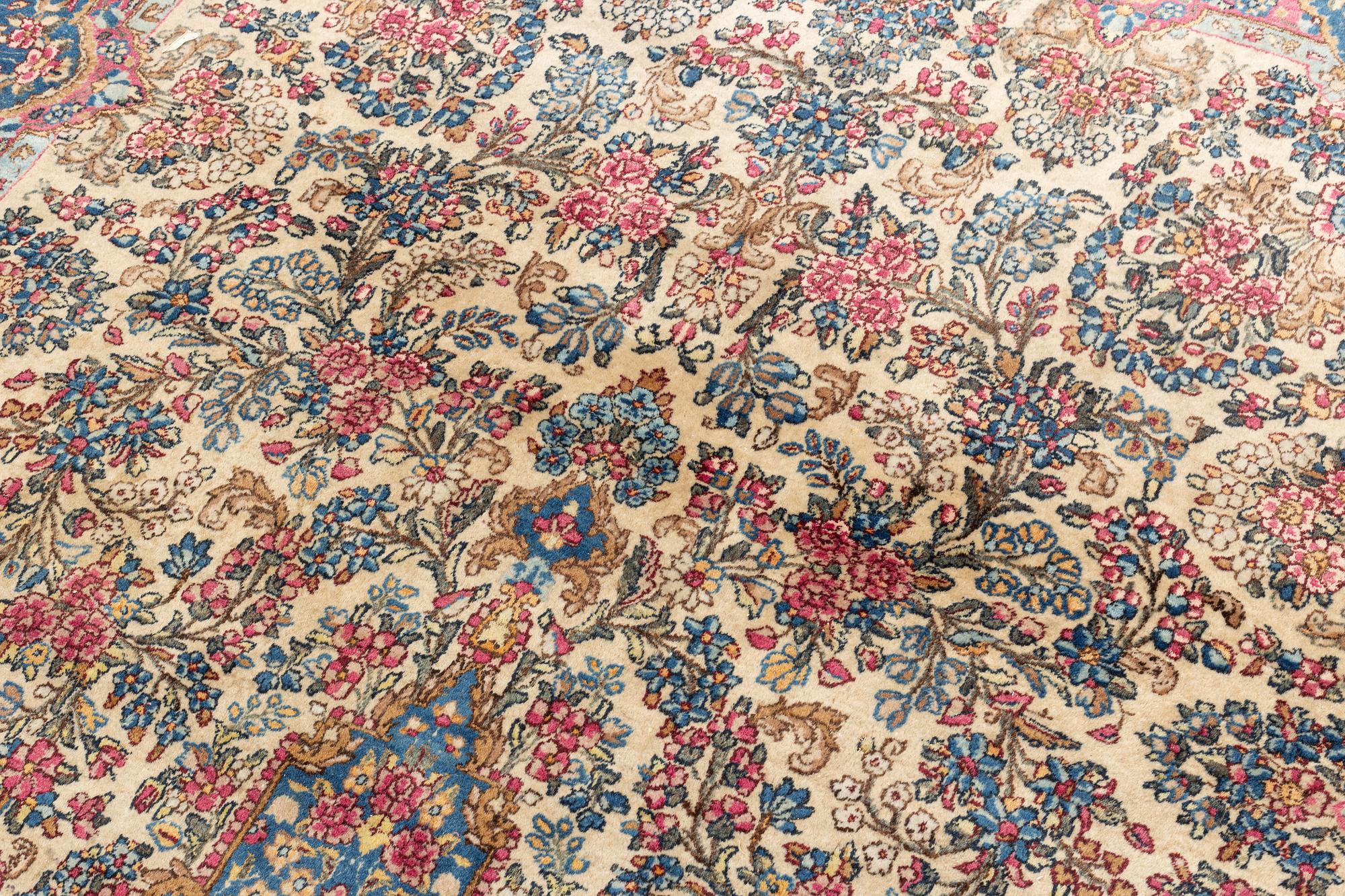 A carpet, Kerman, ca 323 x 213 cm.
