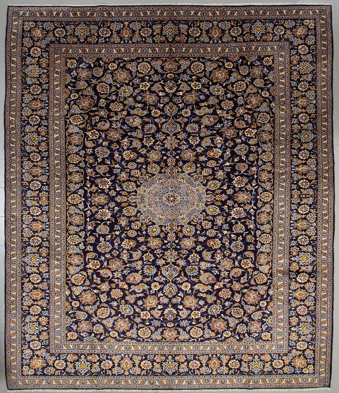 A KESHAN RUG, 398 x 305 cm.