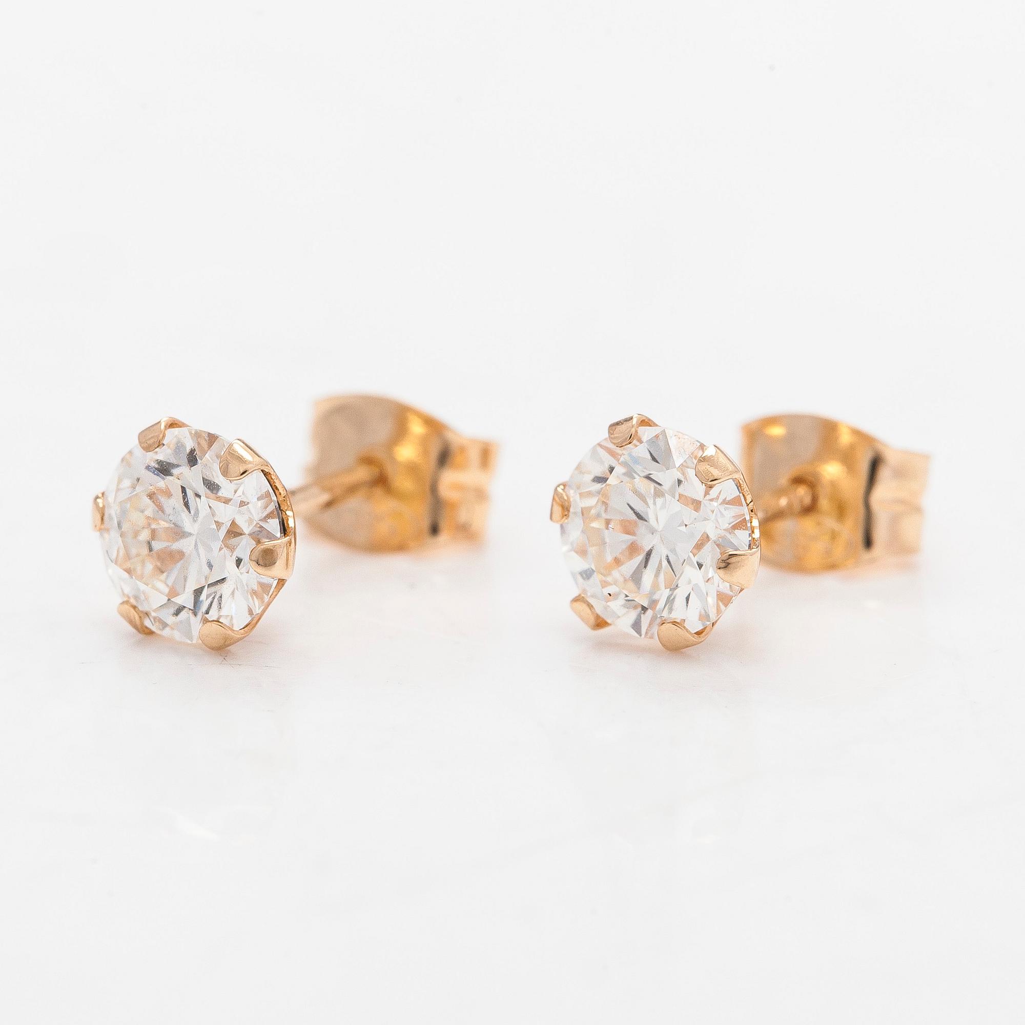 A pair of 14K gold earrings and brilliant cut diamonds.