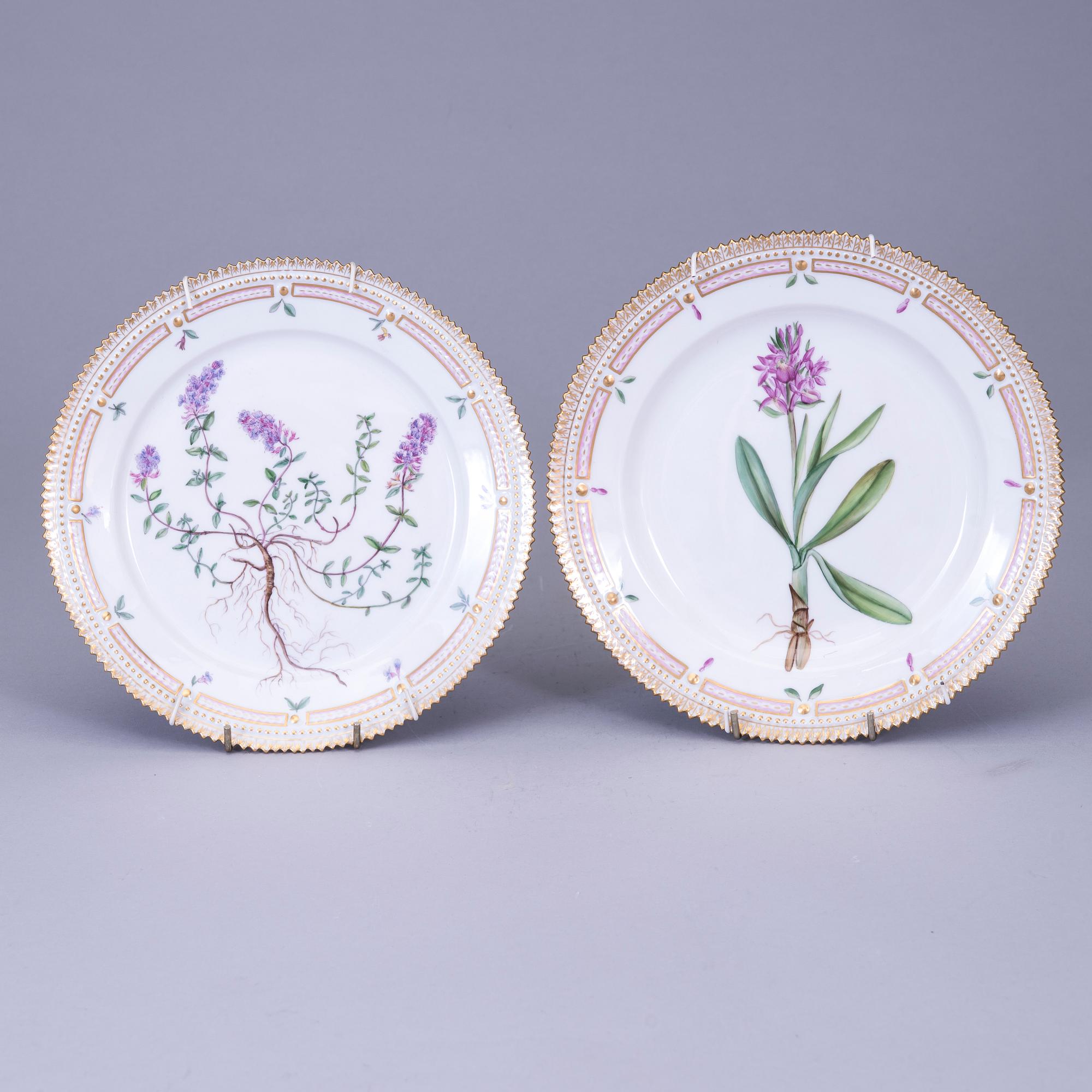 TALLRIKAR, 2 st, porslin, "Flora Danica" Royal Copenhagen, Danmark 1969-1974.