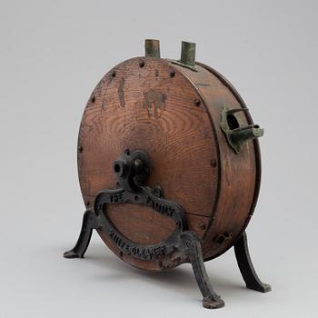 FOLLOWS & BATE LIMITED, "the family knife cleaner", trä järn och mässing.