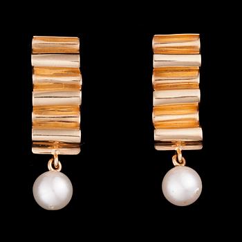 ÖRHÄNGEN, 14K guld, pärlor, finska kontrollstämplar, 1987. Totalvikt 6,3 g.