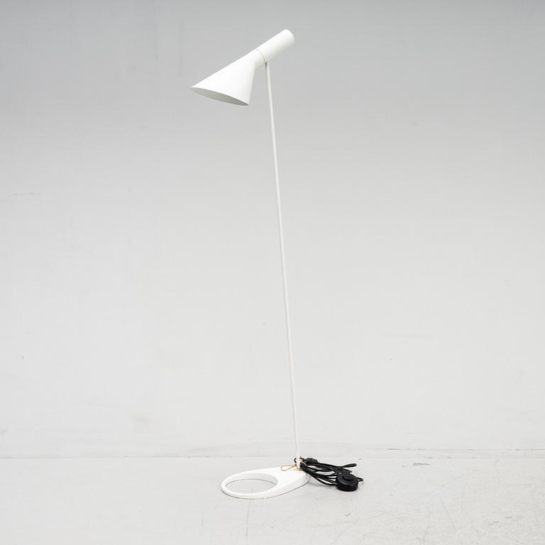 Arne Jacobsen, golvlampa, "AJ", Louis Poulsen, Danmark.