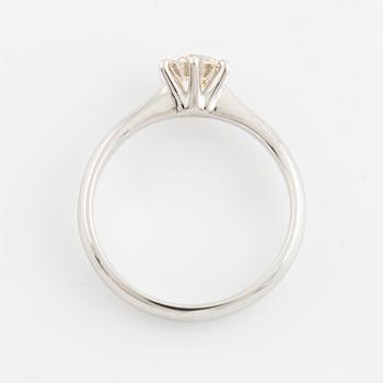 Ring med briljantslipad diamant.