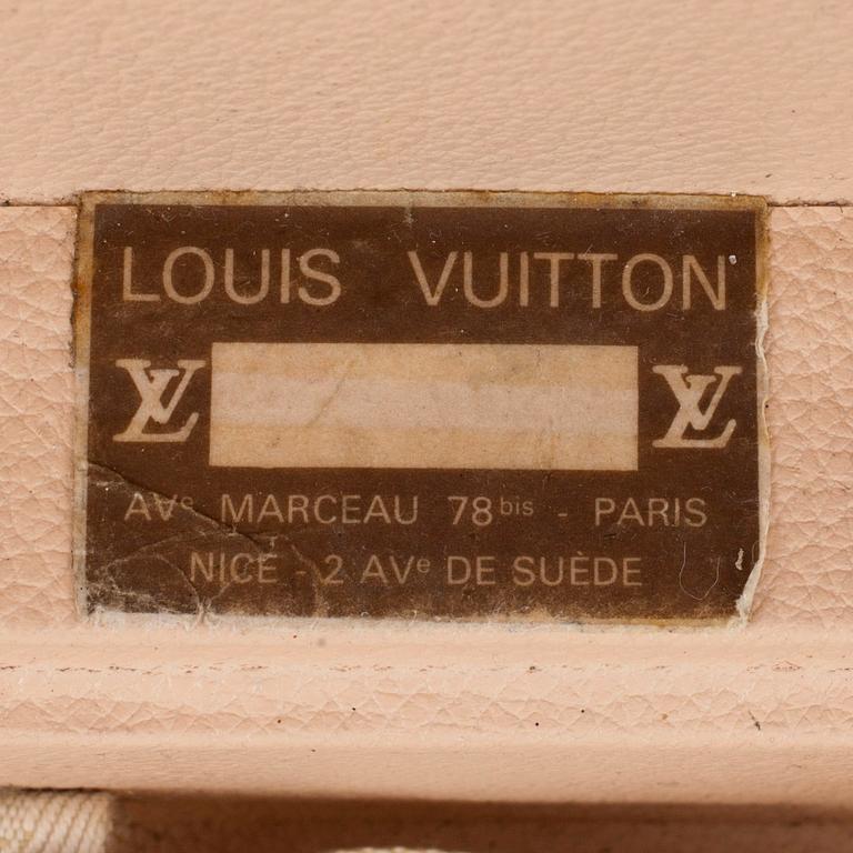 LOUIS VUITTON, a monogram canvas suitcase, "Alzer".