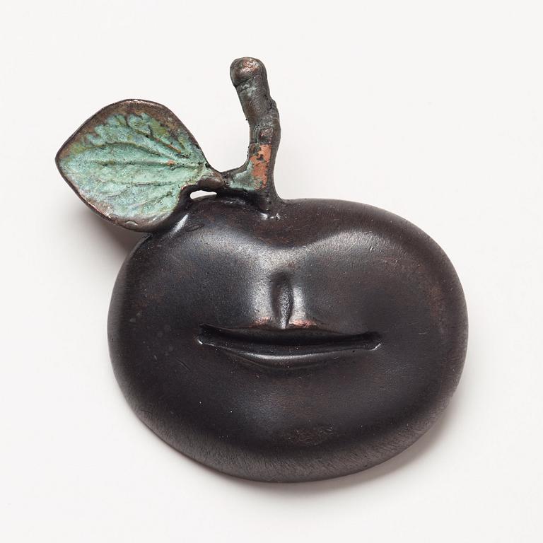 A Claude Lalanne bronze brooch "Pomme bouche".