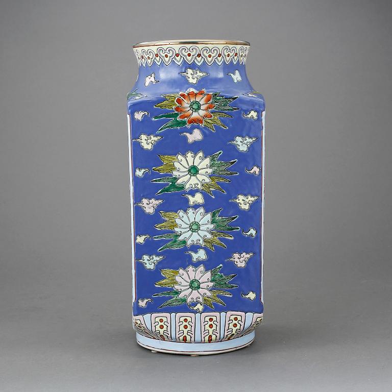 VAS, porslin, Kina, Tongzhi-märkt, 1900-tal, sent republik.