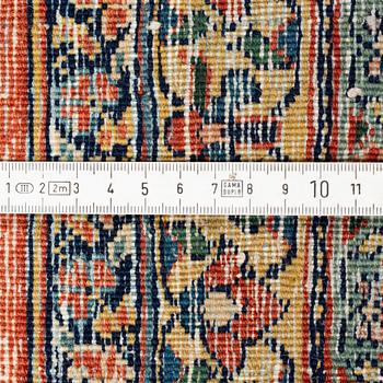 MATTA, semiantik Täbris signerad Sarab Mashayekhi, 328 x 270 cm.