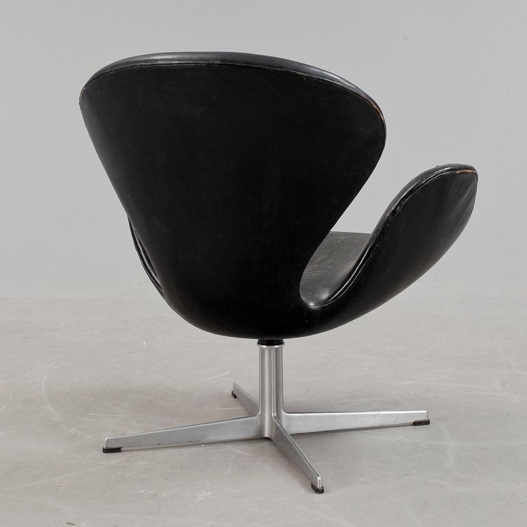 FÅTÖLJ, "Svanen", Arne Jacobsen, Fritz Hansen, Danmark.