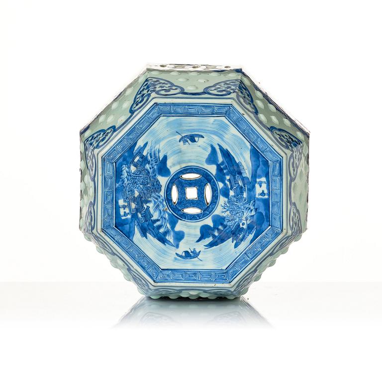 A blue and white Chinese garden seat, Qing dynasty, 19th Century.