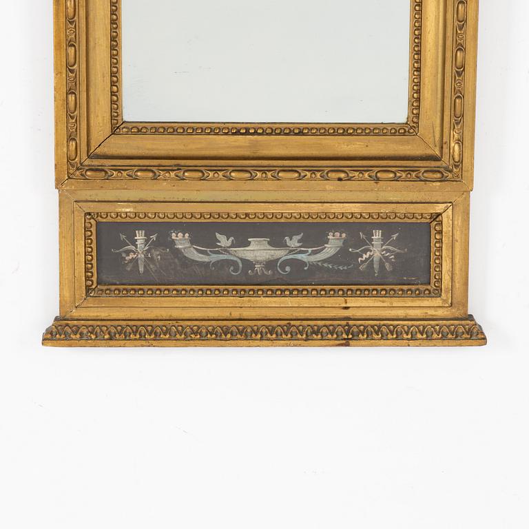 A late Gustavian mirror, around the year 1800.