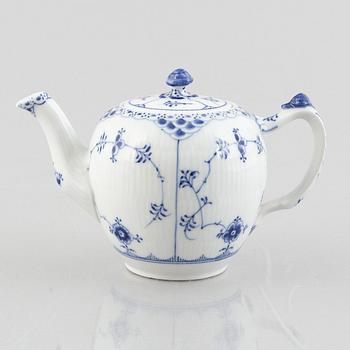 A 'Blue Fluted half lace' / 'Musselmalet' porcelain teapot, Royal Copenhagen, model 259, post 1923.