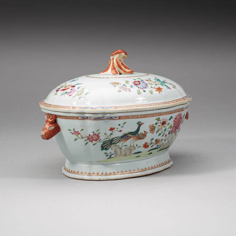 TERRIN med LOCK och FAT, kompaniporslin. Qingdynastin, Qianlong (1736-95).