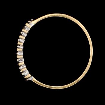 RING, 18K guld med diamanter och safirer. Total vikt ca 1,4 g.