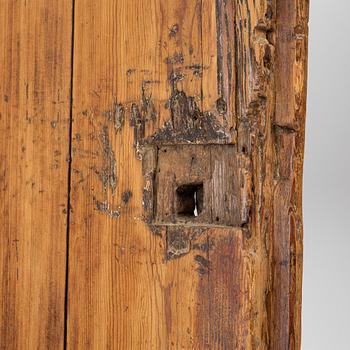 A cabinet, 19th century.
