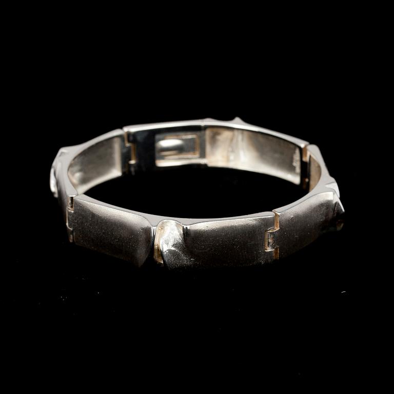 ARMBAND, sterling silver, "Ceres" Björn Weckström Lapponia 1974. Vikt 46 g.