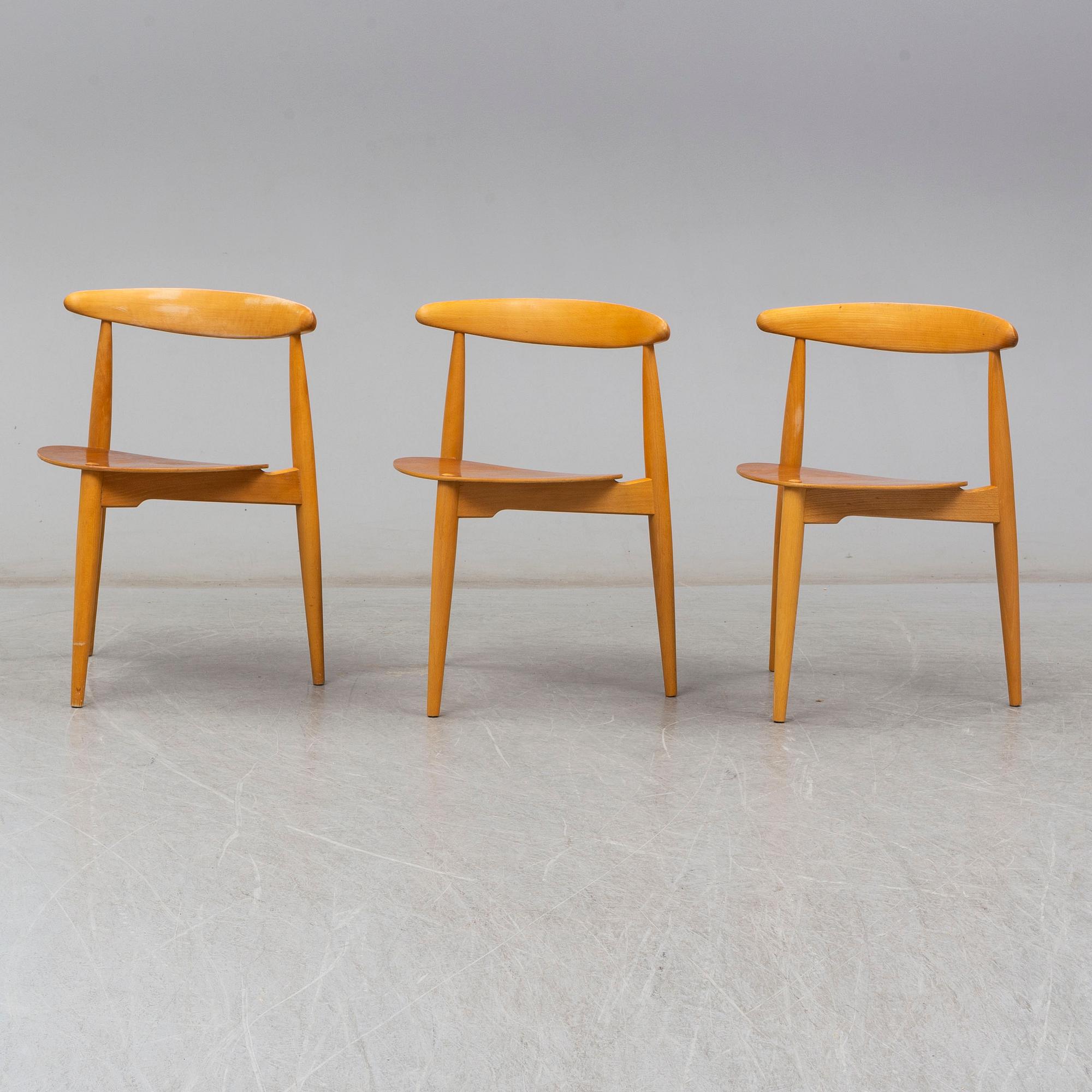 HANS J WEGNER, stolar, 3 st, "Hjertestolen", Fritz Hansen, Danmark.