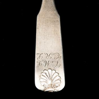 PARTI BESTICK, 44 delar, silver, "Mussla", finska stämplar, 1918-50. Tot vikt 1084,8 g.