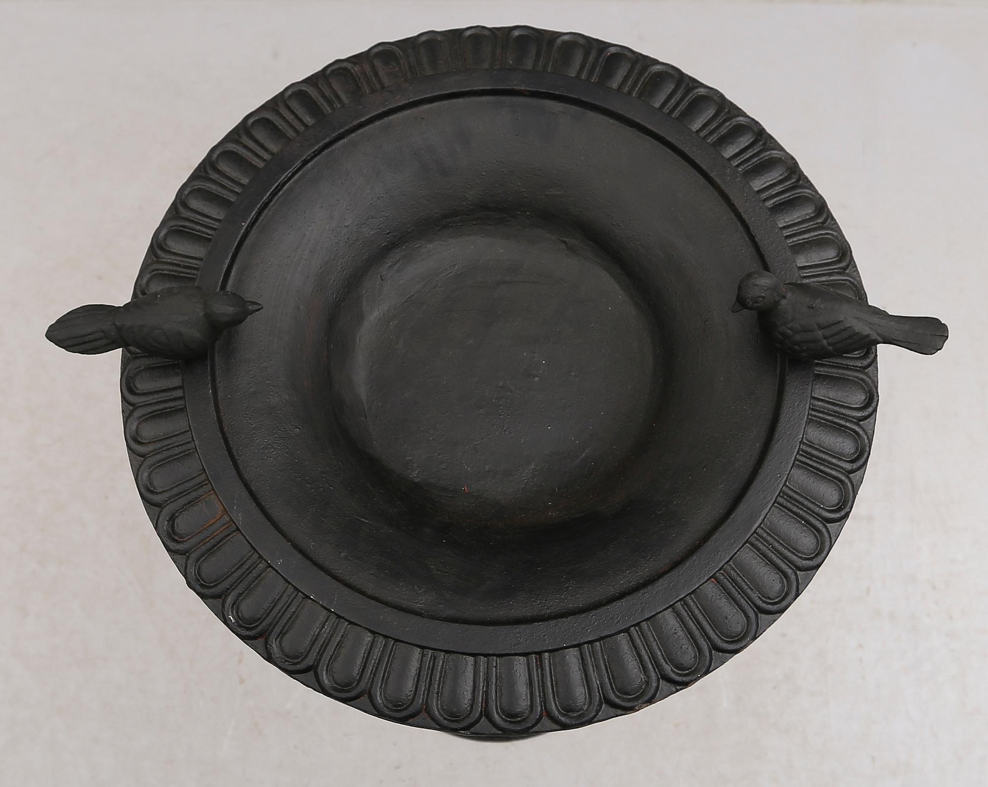 FÅGELBAD, gjutjärn, modern tillverkning.