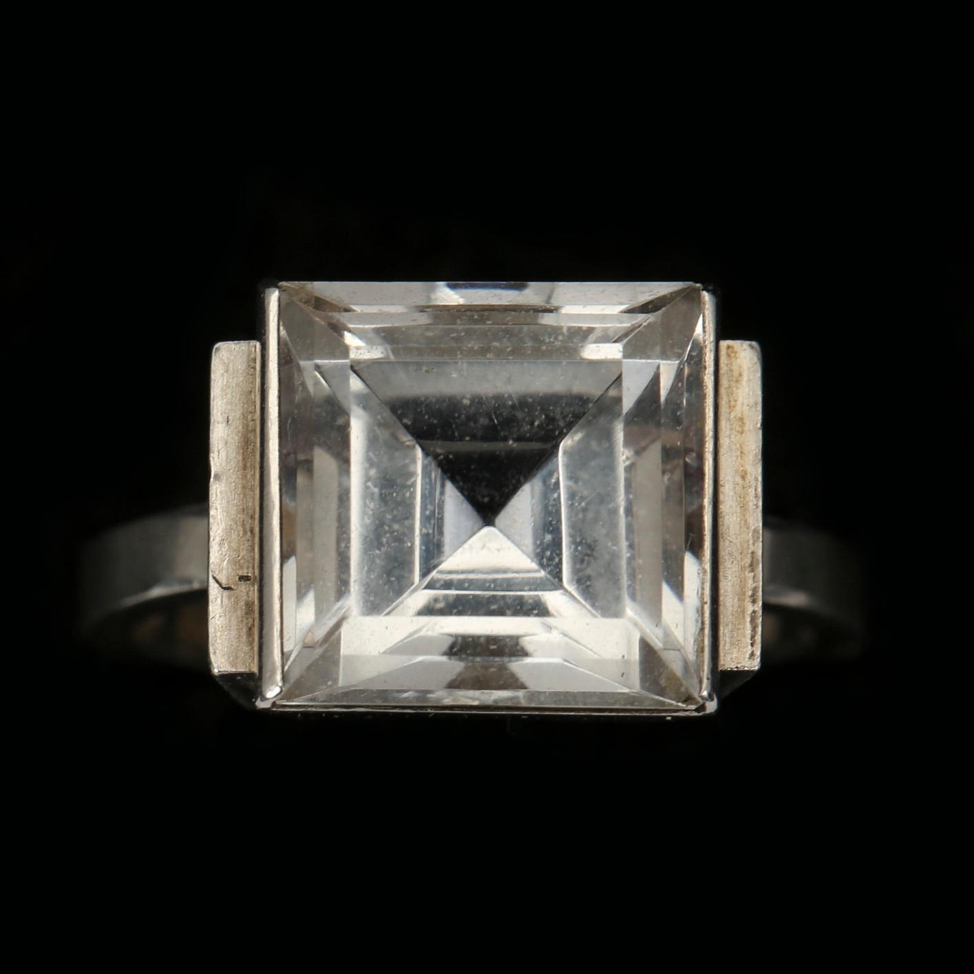 RING, silver och bergskristall, Wiwen Nilsson, stämplad 1940 (?), total vikt 4 g.