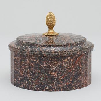 SMÖRASK MED LOCK. Älvdalen, 1800-talets början. Empire.