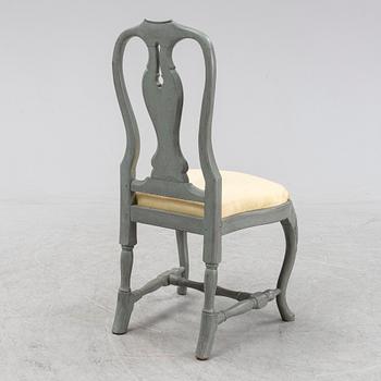 Skrivbord, rokokostil, samt stol.