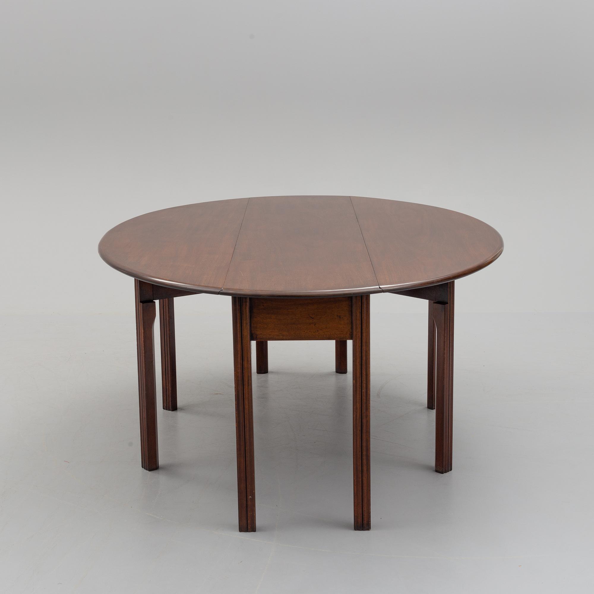 A DINING TABLE, England, made for NK, Nordiska Kompaniet, Sweden. Signed with label. Probably 1960s / 70s.